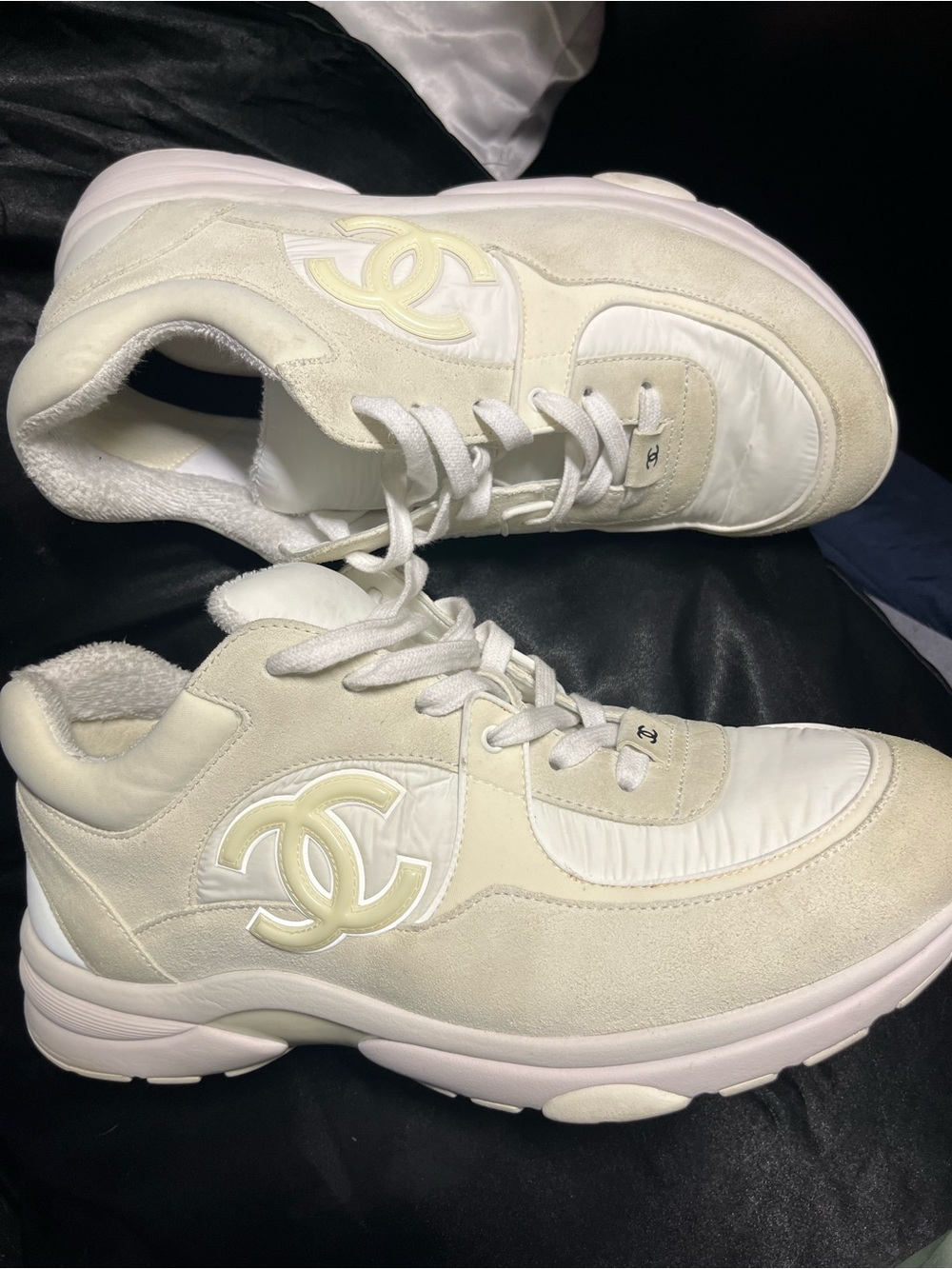 CHANEL Cream and White Low-Top CC Logo Sneakers